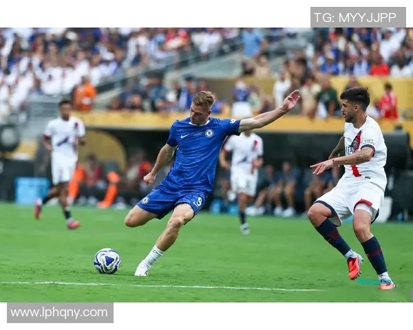 切尔西与巴黎圣日耳曼比赛裁判分析及争议判罚回顾