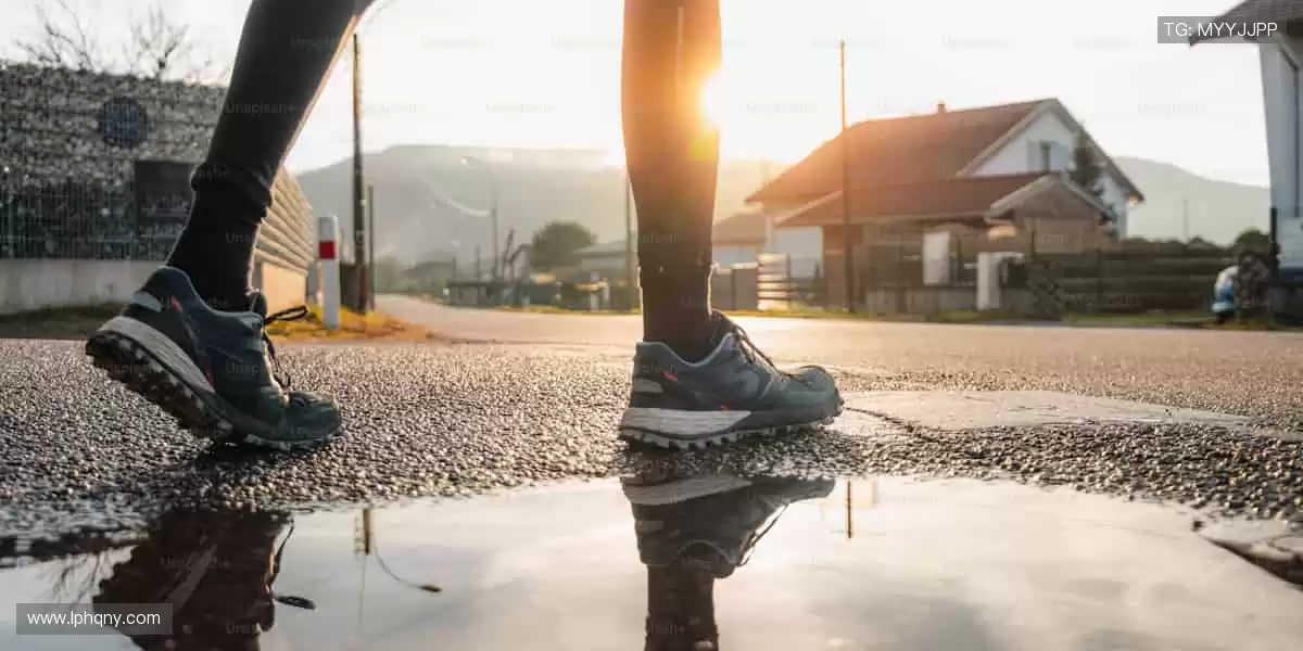 🎧官方正品周边直供，把赛场荣耀穿在身上！🏅